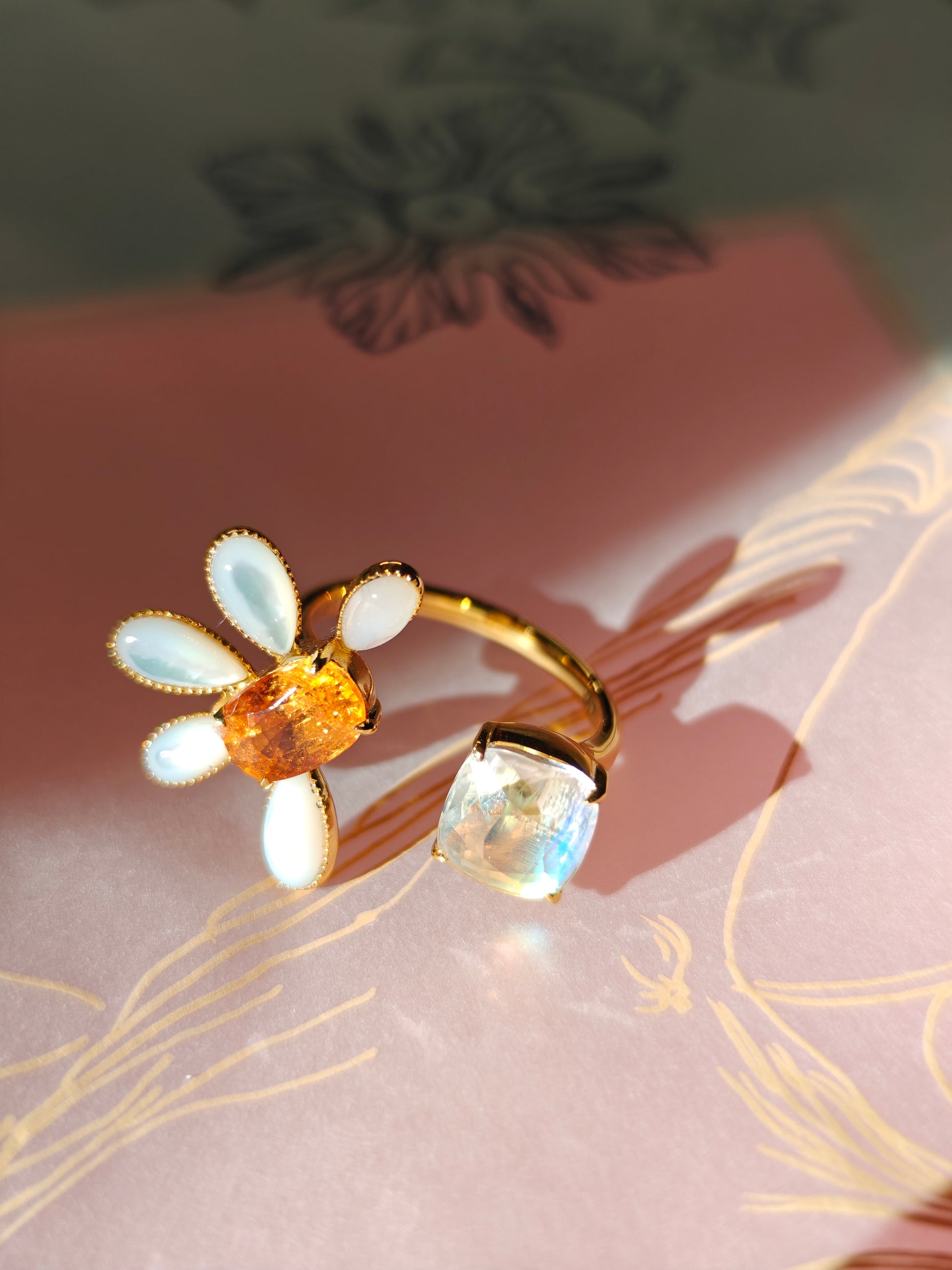 floral design 18k ring with spessartine moonstone and mother of pearl