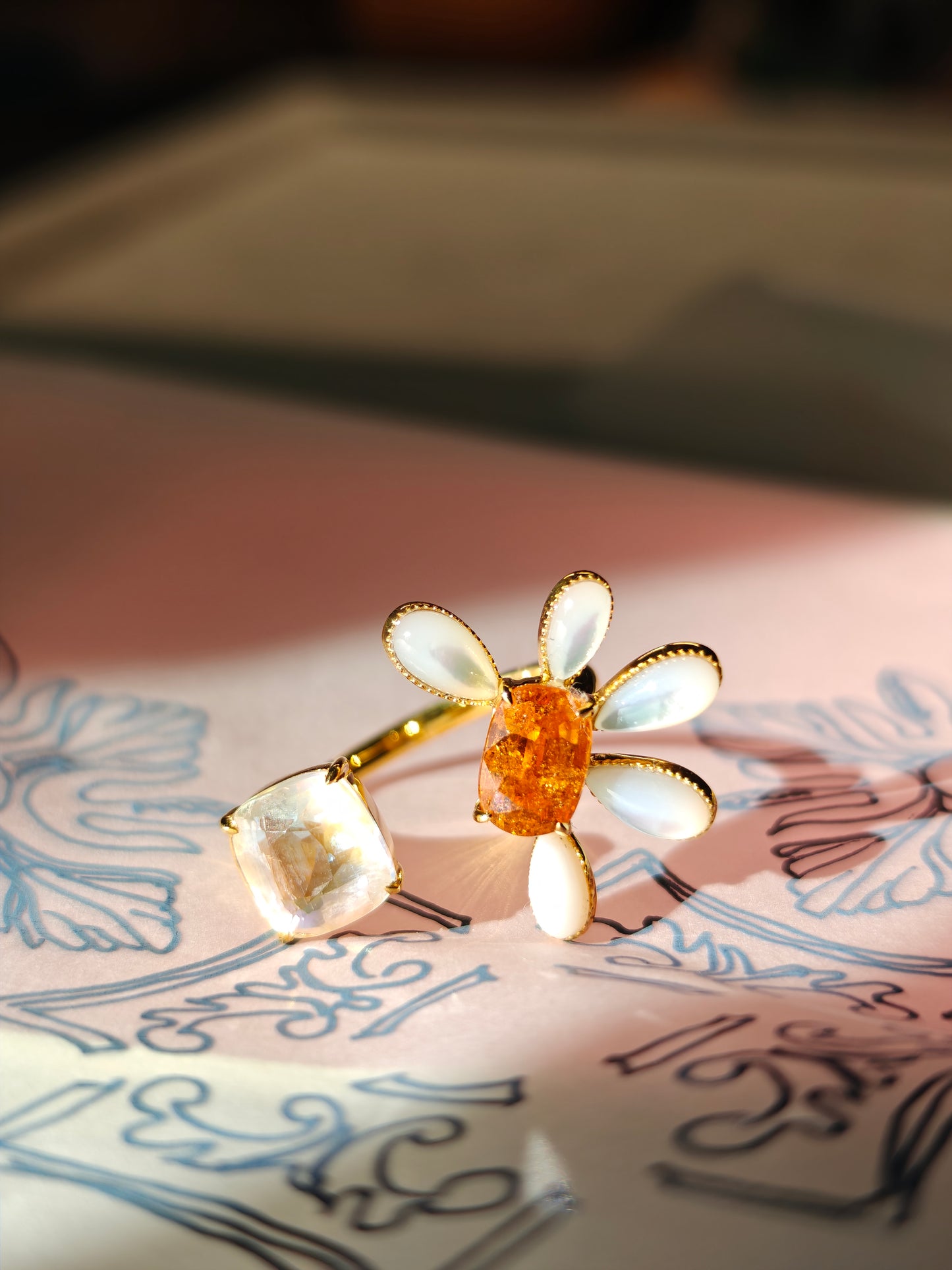floral design 18k ring with spessartine moonstone and mother of pearl
