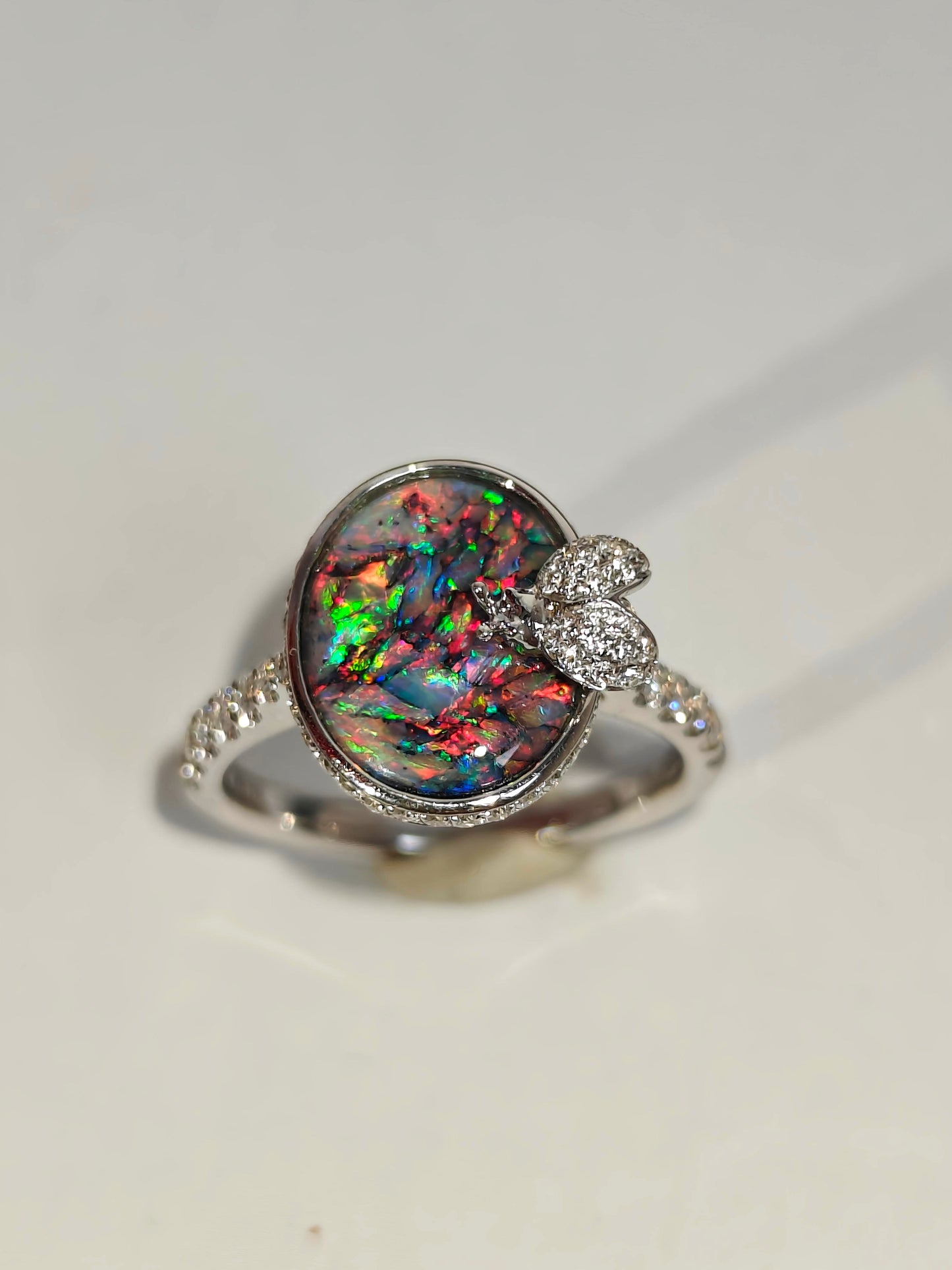 18K white gold ring with Church window pattern opal gem