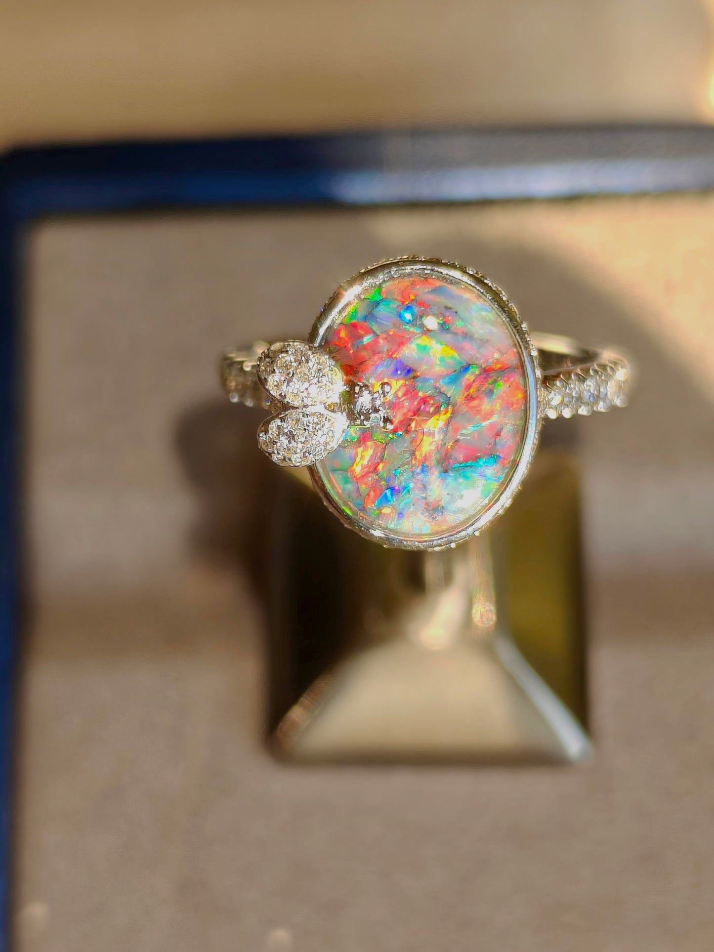 18K white gold ring with Church window pattern opal gem